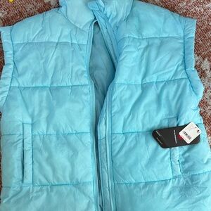 Free people vest. Oversized. Never worn. Size small.